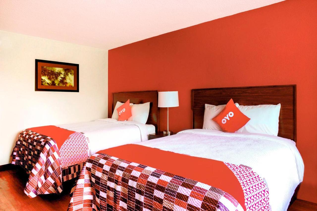 Americas Best Value Inn Moline Bagian luar foto