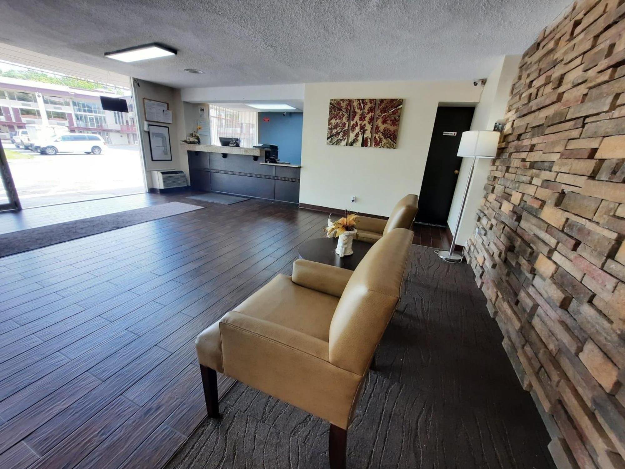 Americas Best Value Inn Moline Bagian luar foto