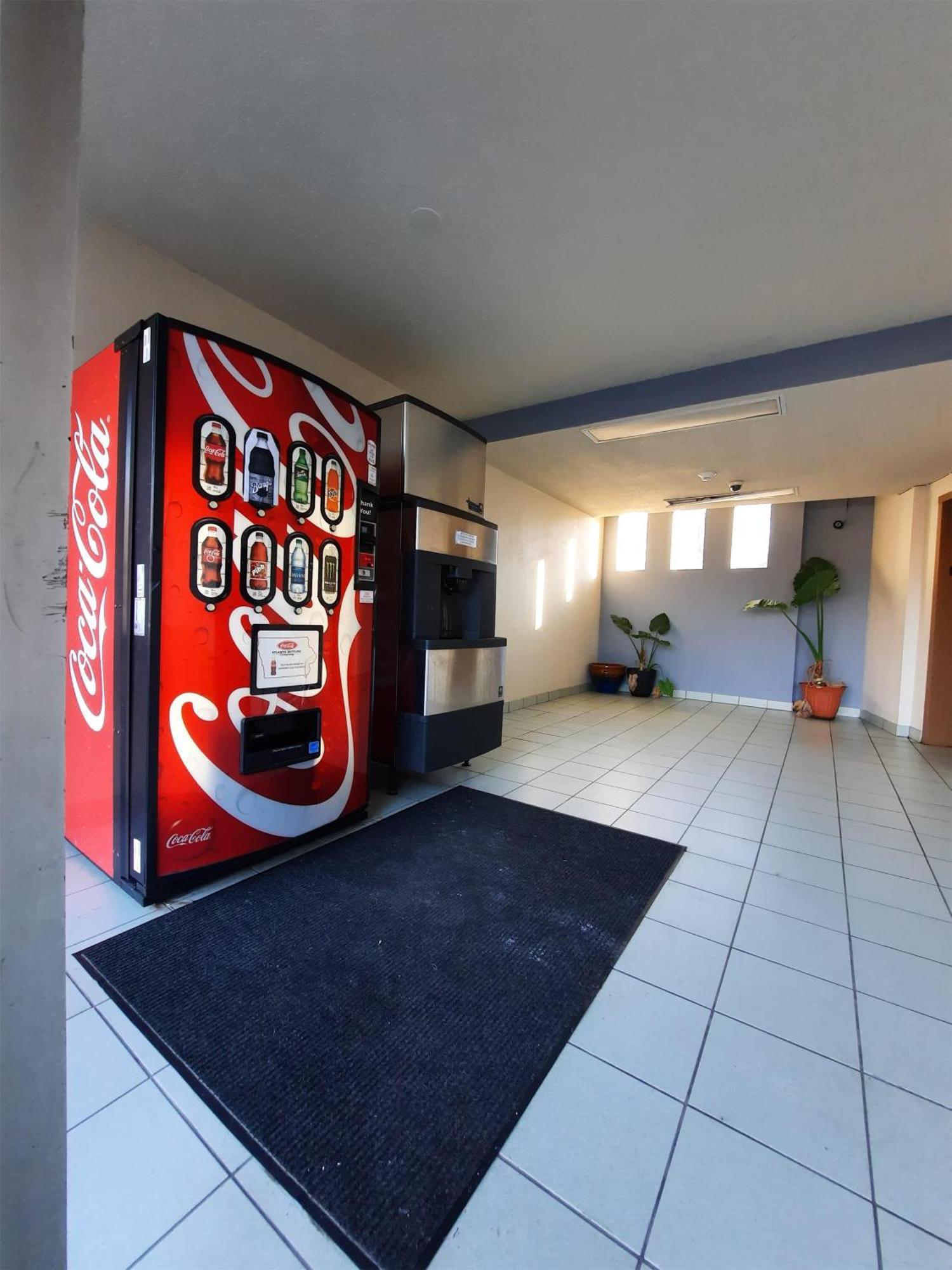 Americas Best Value Inn Moline Bagian luar foto