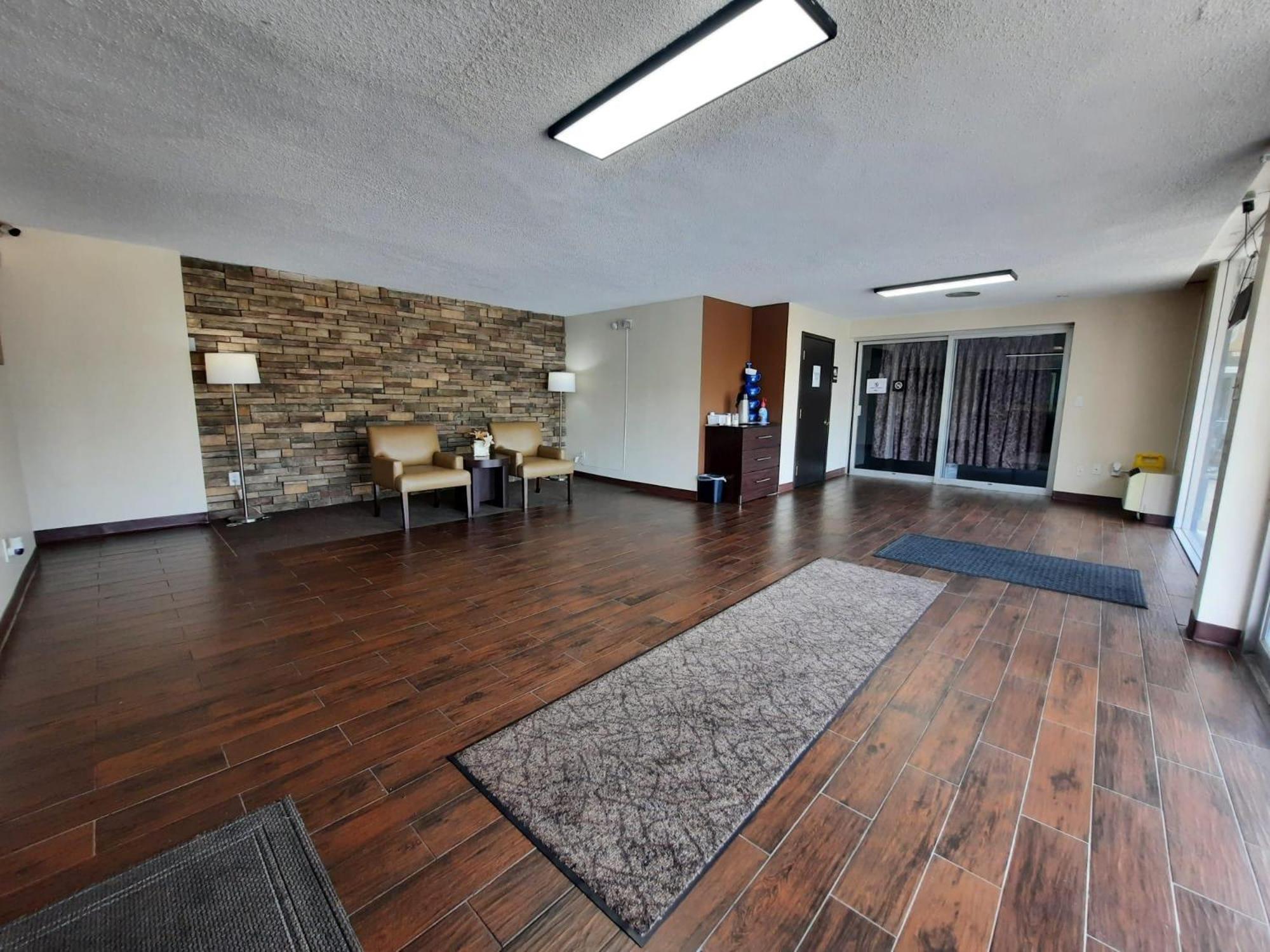 Americas Best Value Inn Moline Bagian luar foto