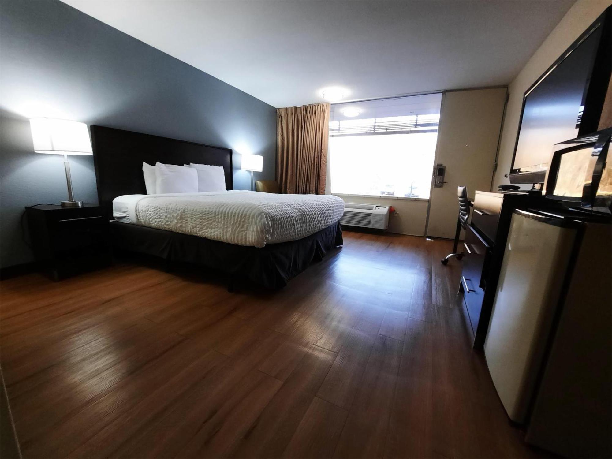 Americas Best Value Inn Moline Bagian luar foto